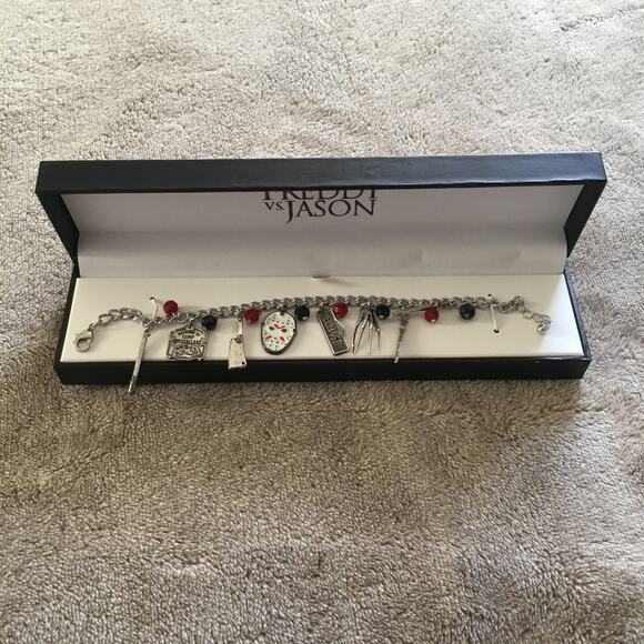 DC Comics Freddy Vs. Jason 15mm Enamel Charm Silver Finish Chain Bracelet - Picture 2 of 6